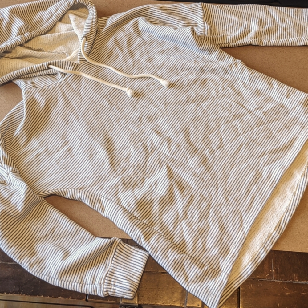 O'Neill pullover hooded sweatshirt